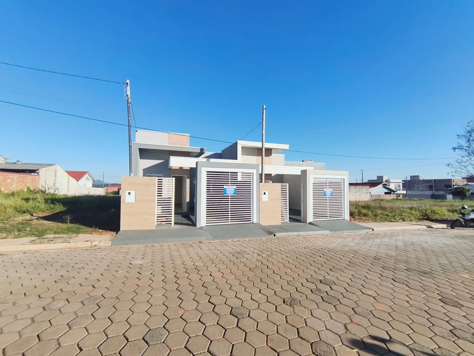 CASA NOVA COM 2 QUARTOS 