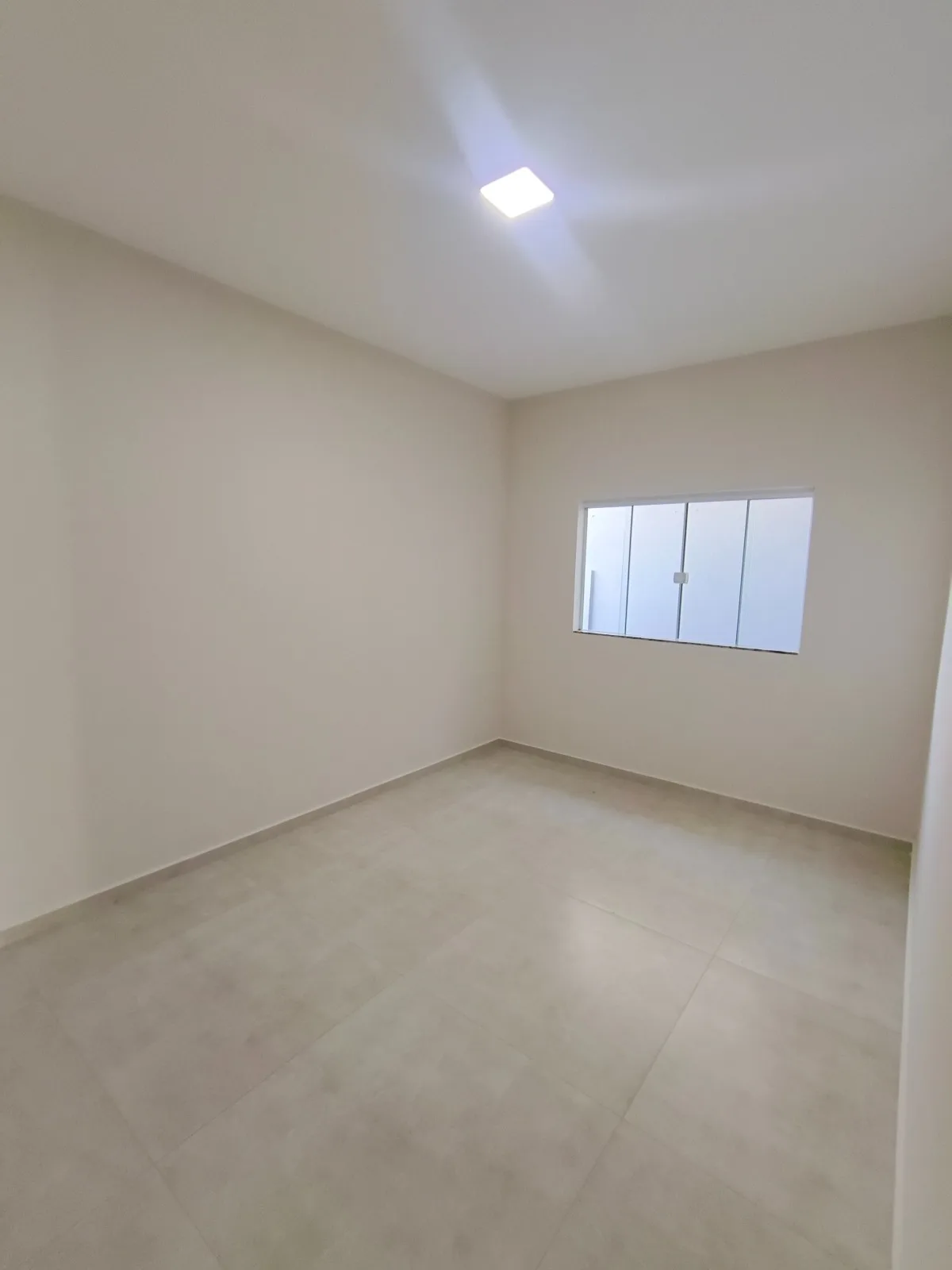 CASA NOVA COM 2 QUARTOS 