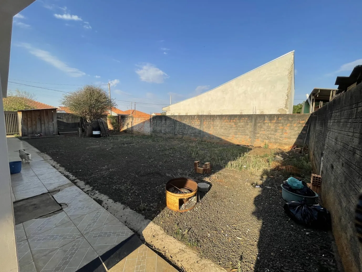 CASA COM TERRENO GRANDE A VENDA EM JABOTI-PR