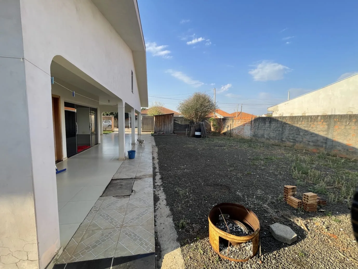 CASA COM TERRENO GRANDE A VENDA EM JABOTI-PR