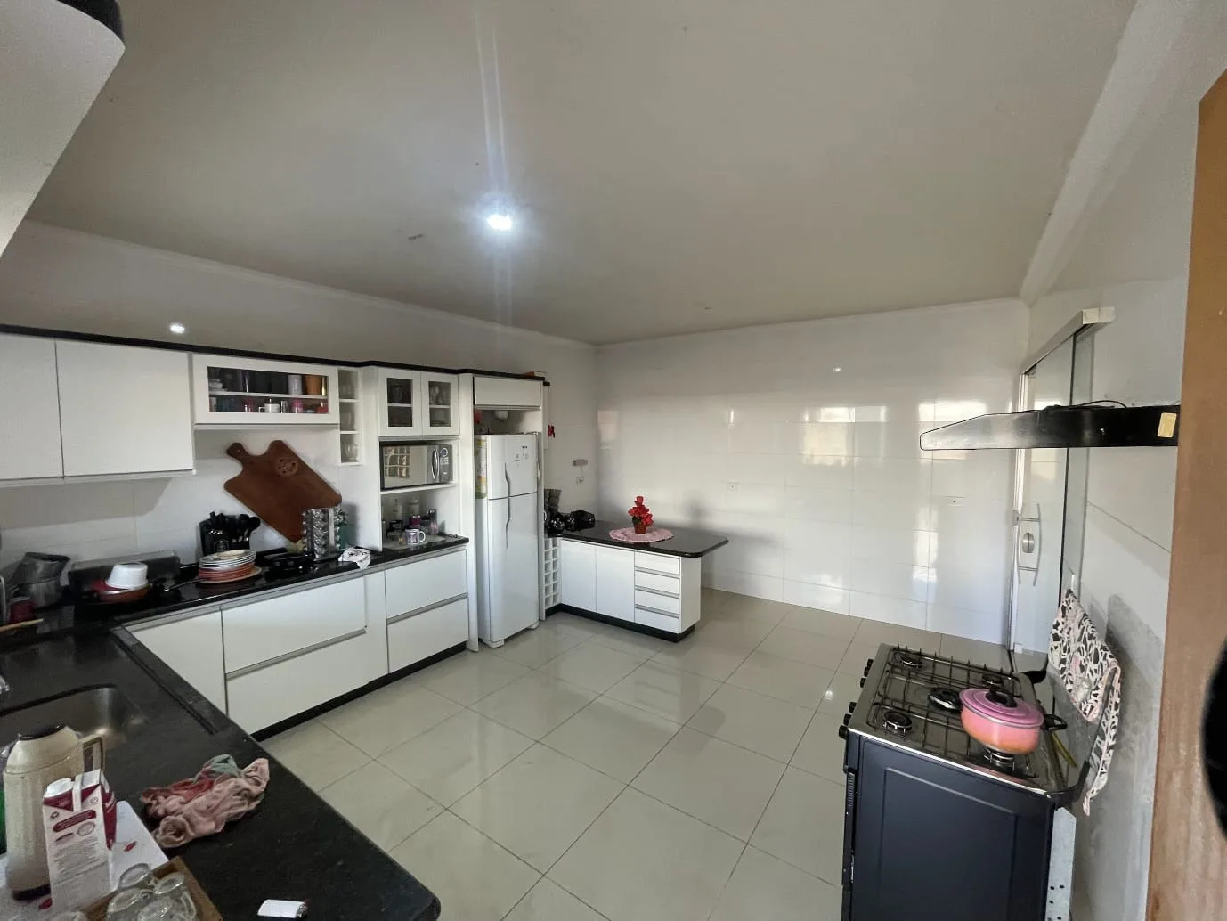 CASA COM TERRENO GRANDE A VENDA EM JABOTI-PR