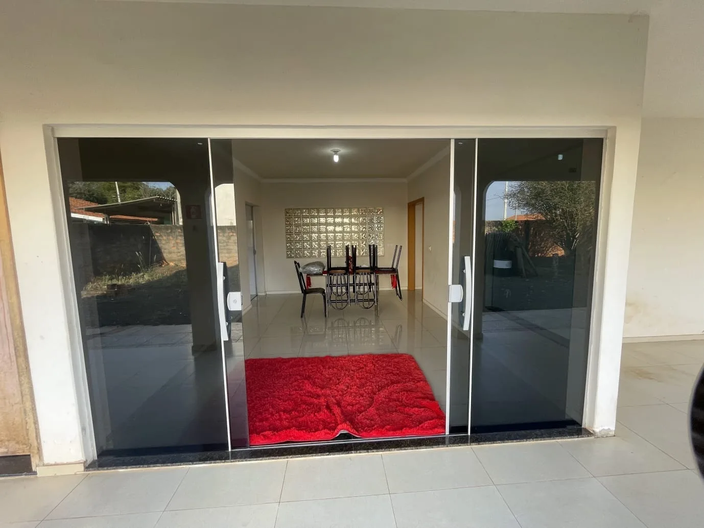 CASA COM TERRENO GRANDE A VENDA EM JABOTI-PR
