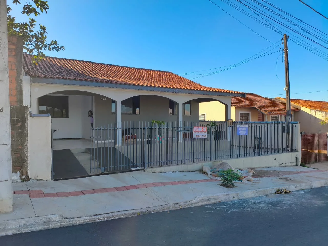 CASA A VENDA NO CENTRO DE JABOTI-PR!