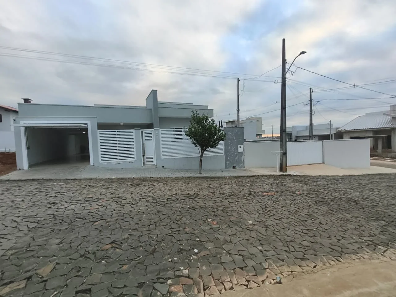 EXCELENTE CASA DE LAJE A VENDA EM JABOTI-PR!