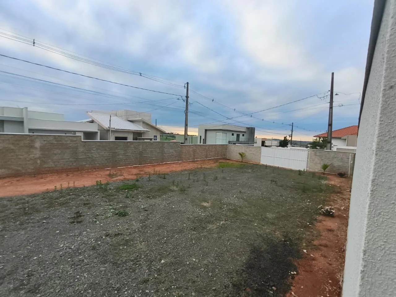 EXCELENTE CASA DE LAJE A VENDA EM JABOTI-PR!
