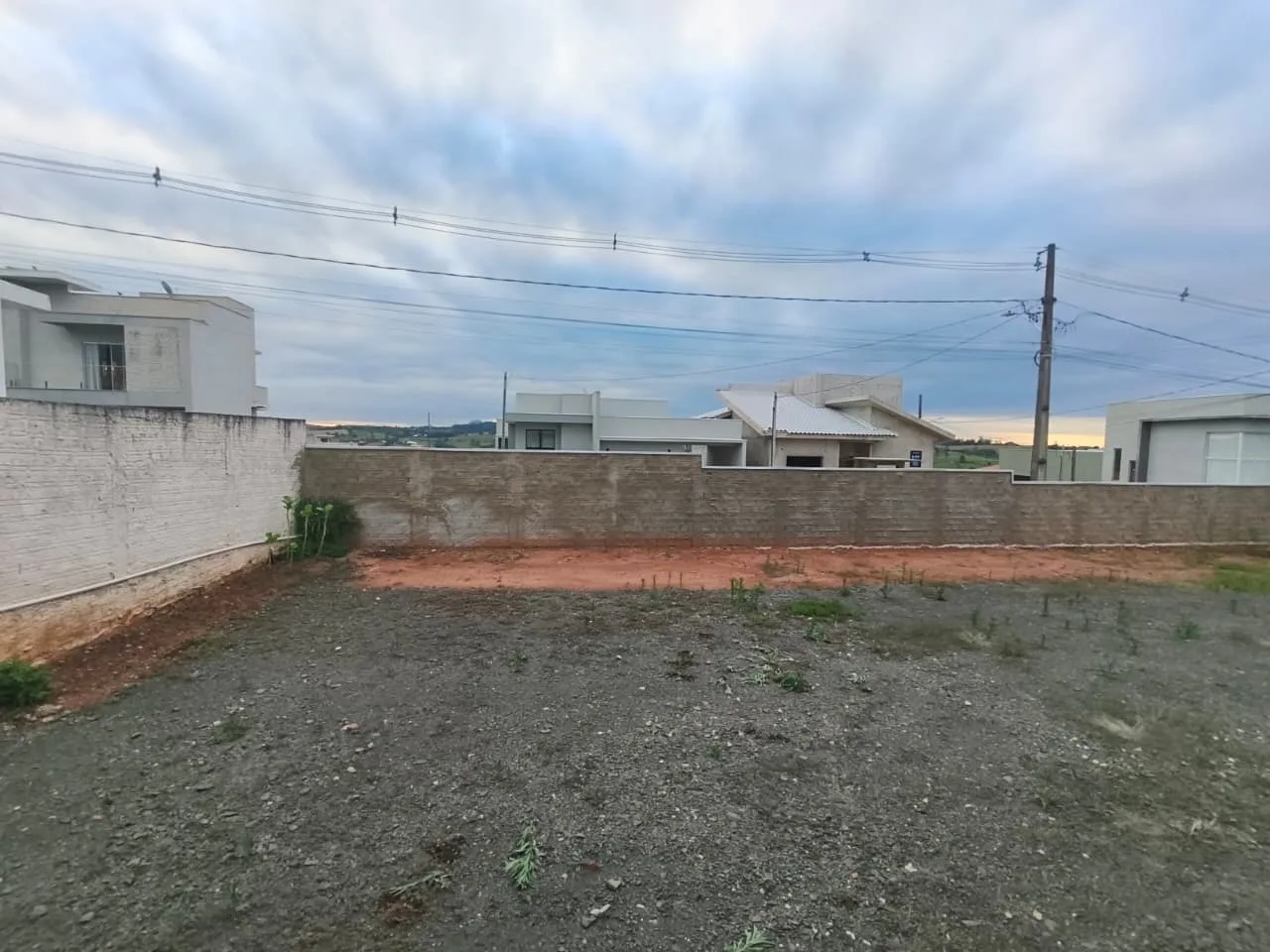 EXCELENTE CASA DE LAJE A VENDA EM JABOTI-PR!